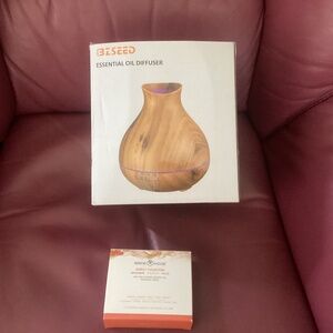 NIB  diffuser and Serene House Essential Oils (3pk)